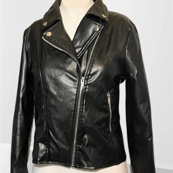 Sleek Black Leather Moto Jacket - Picture 3 of 16